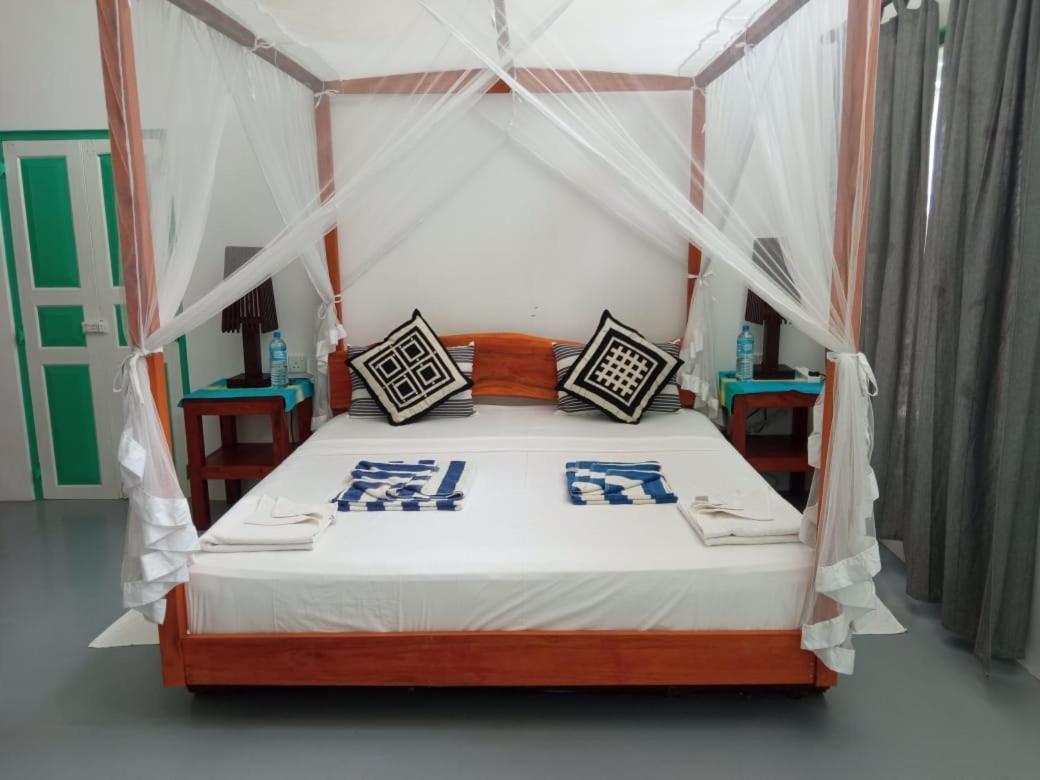 Beach House Kalukatiya - Family Villa, Seaview Room, Garden Room Dikwella Εξωτερικό φωτογραφία