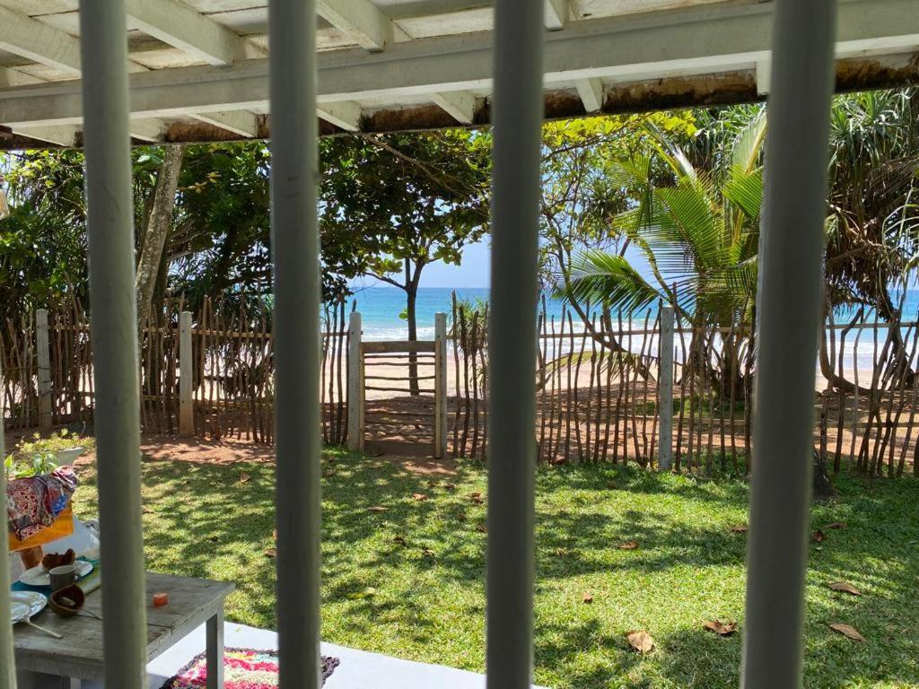 Beach House Kalukatiya - Family Villa, Seaview Room, Garden Room Dikwella Εξωτερικό φωτογραφία